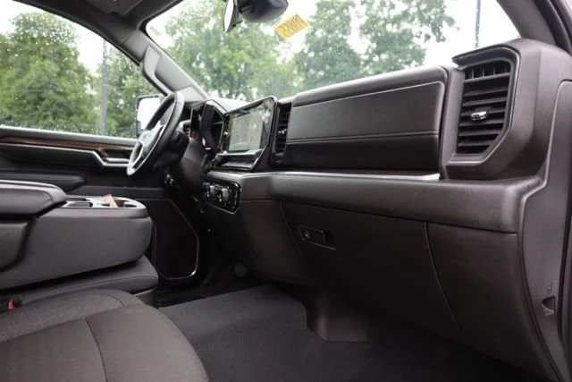 Used 2025 Summit White Chevrolet LT image 34