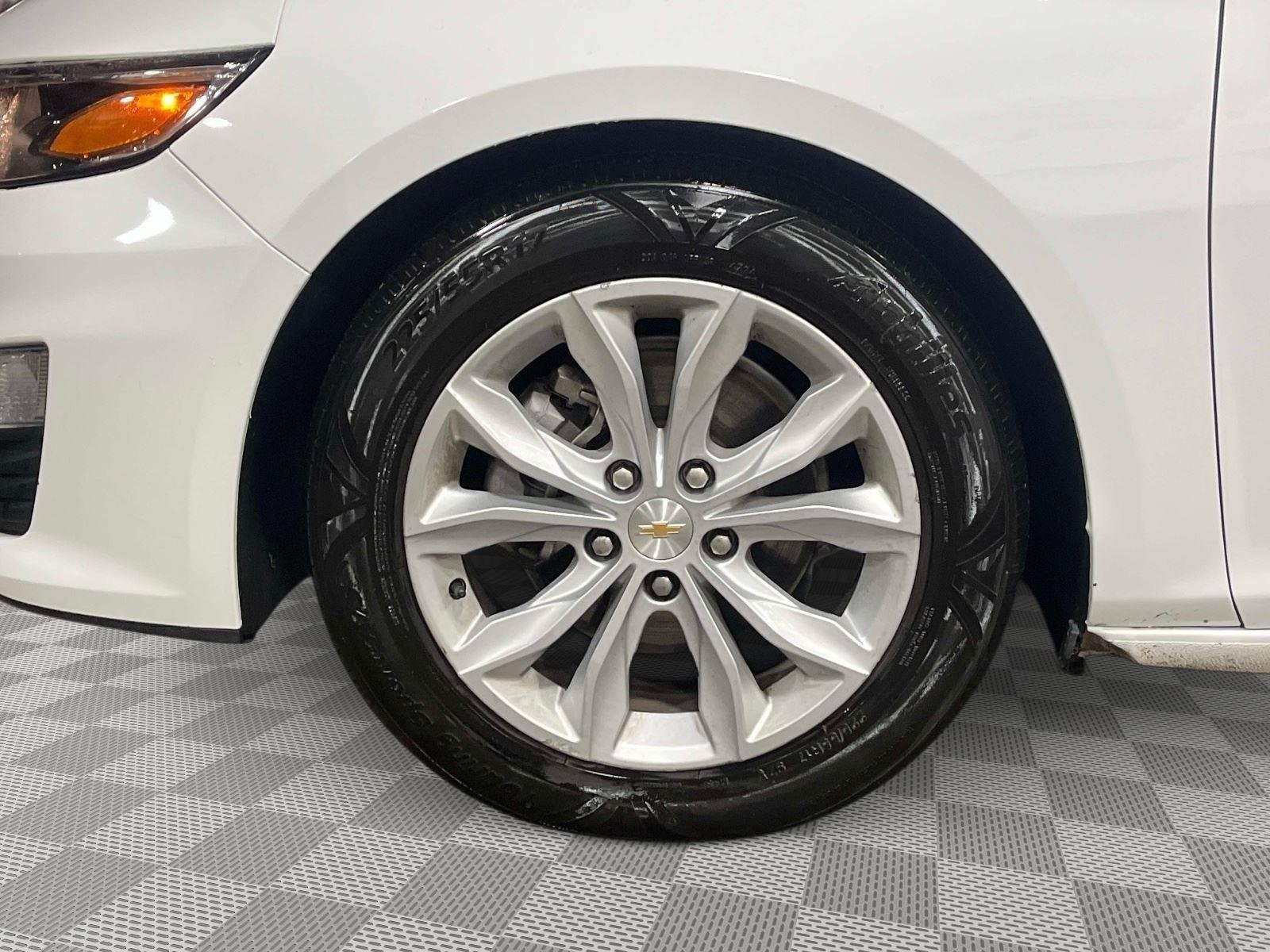 Used 2024 Summit White Chevrolet LT image 9