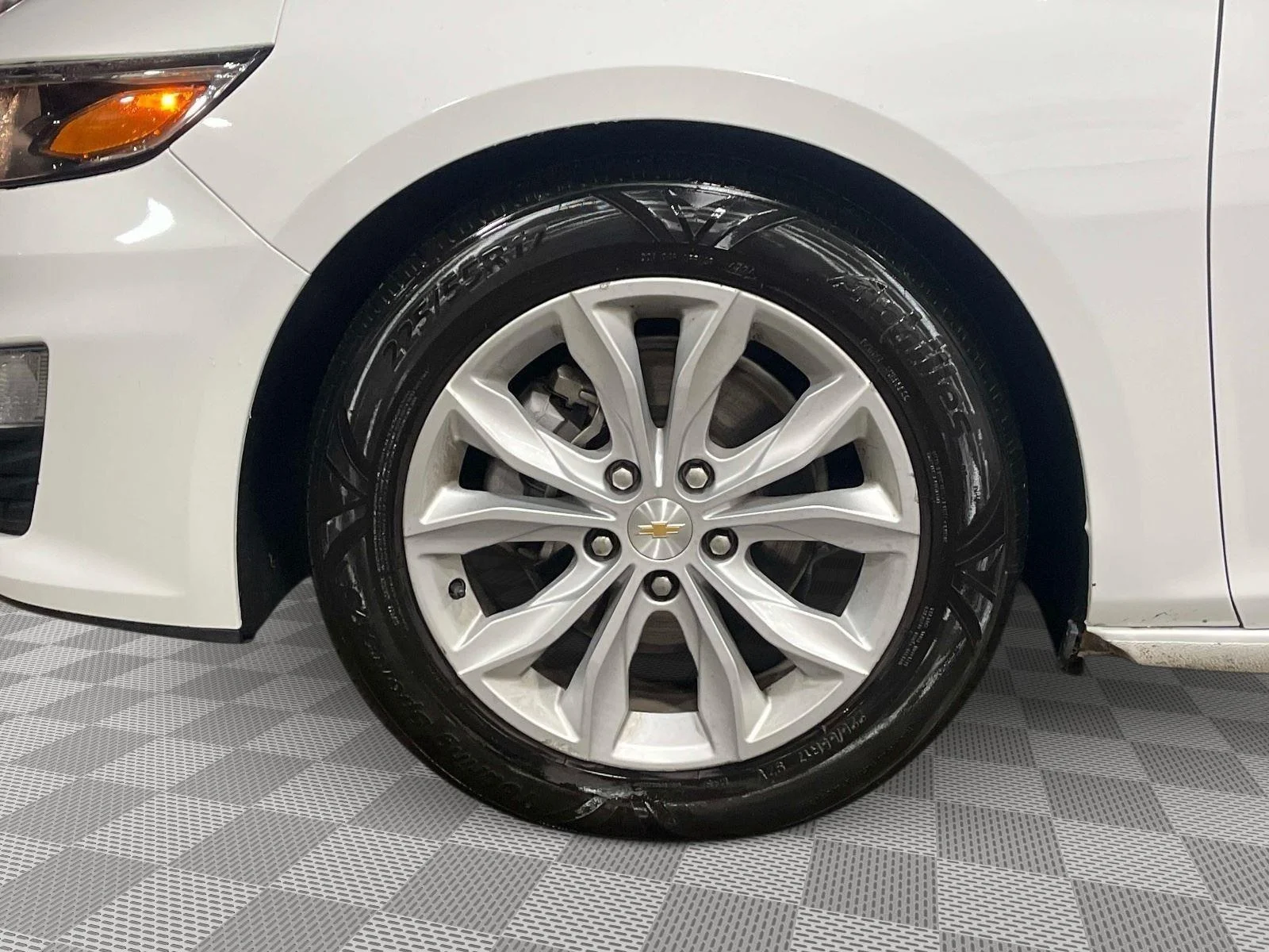 Used 2024 Summit White Chevrolet LT image 9