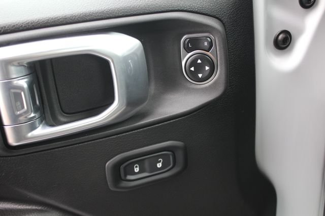 Used 2024 White Jeep Sport S image 19