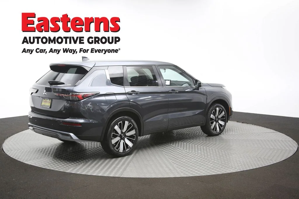 Used 2025 Gray Mitsubishi SE image 42