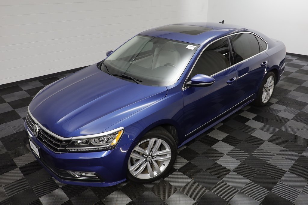 Used 2017 Volkswagen Passat SE with VIN 1VWGT7A34HC013915 for sale in Naperville, IL
