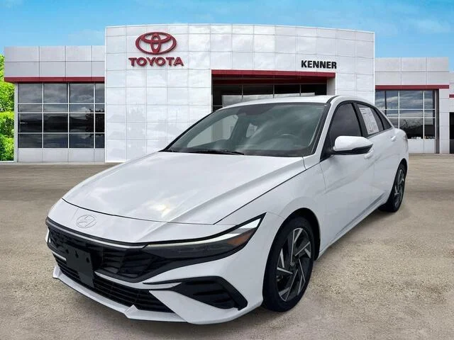 Used 2025 Serenity White Hyundai Limited image 3