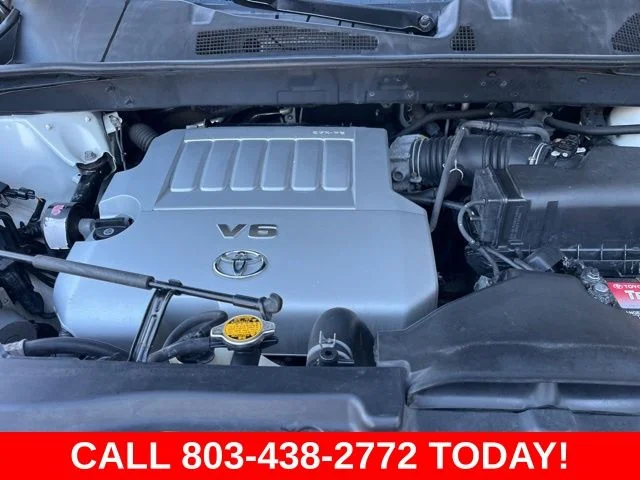 Used 2010 White Toyota Limited image 36