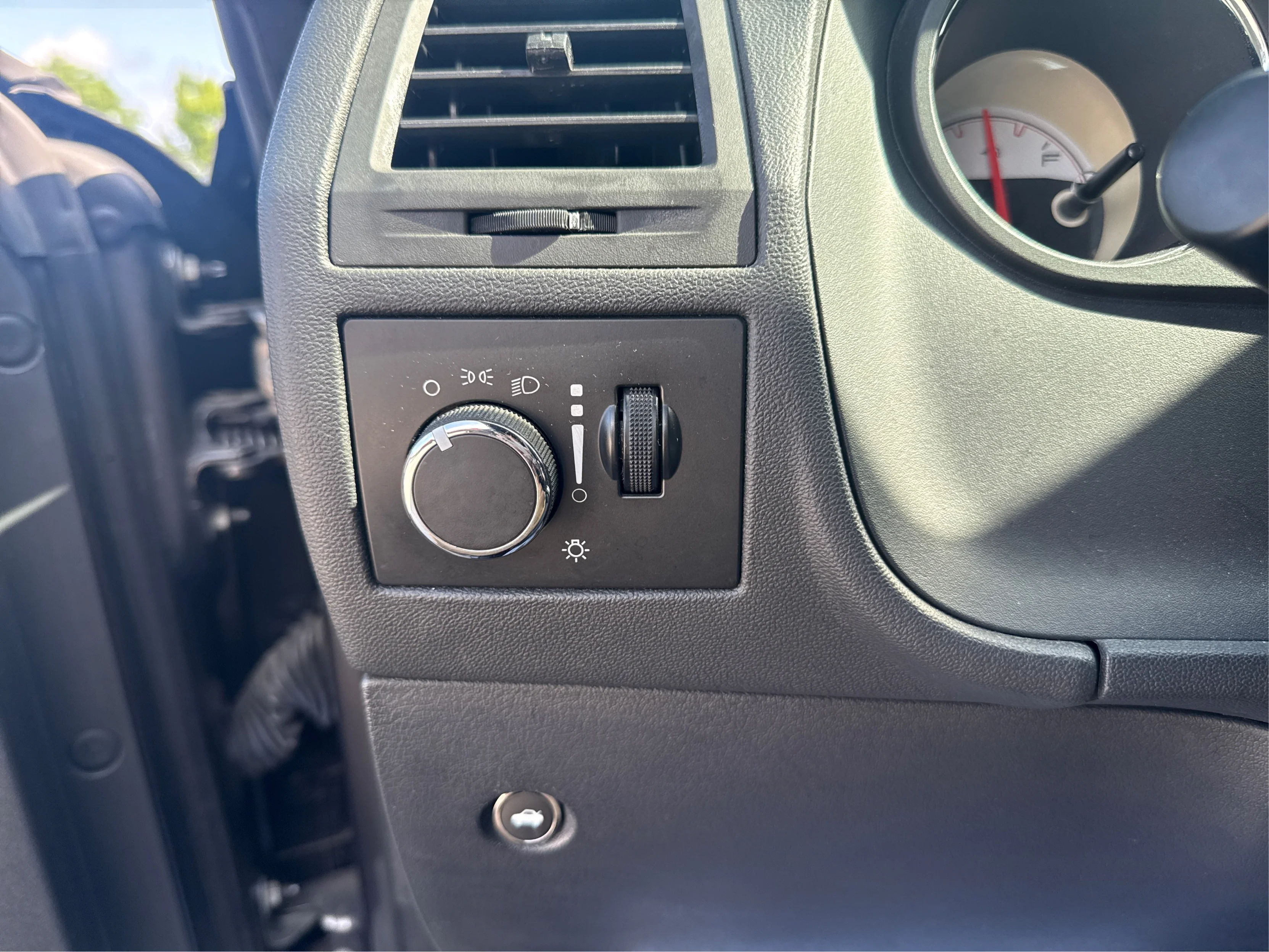 Used 2014 Gray Dodge SXT image 18
