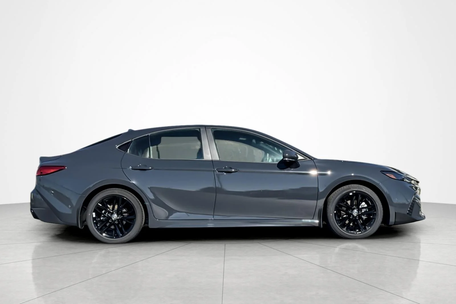 2026 Toyota Camry SE - Photo 6
