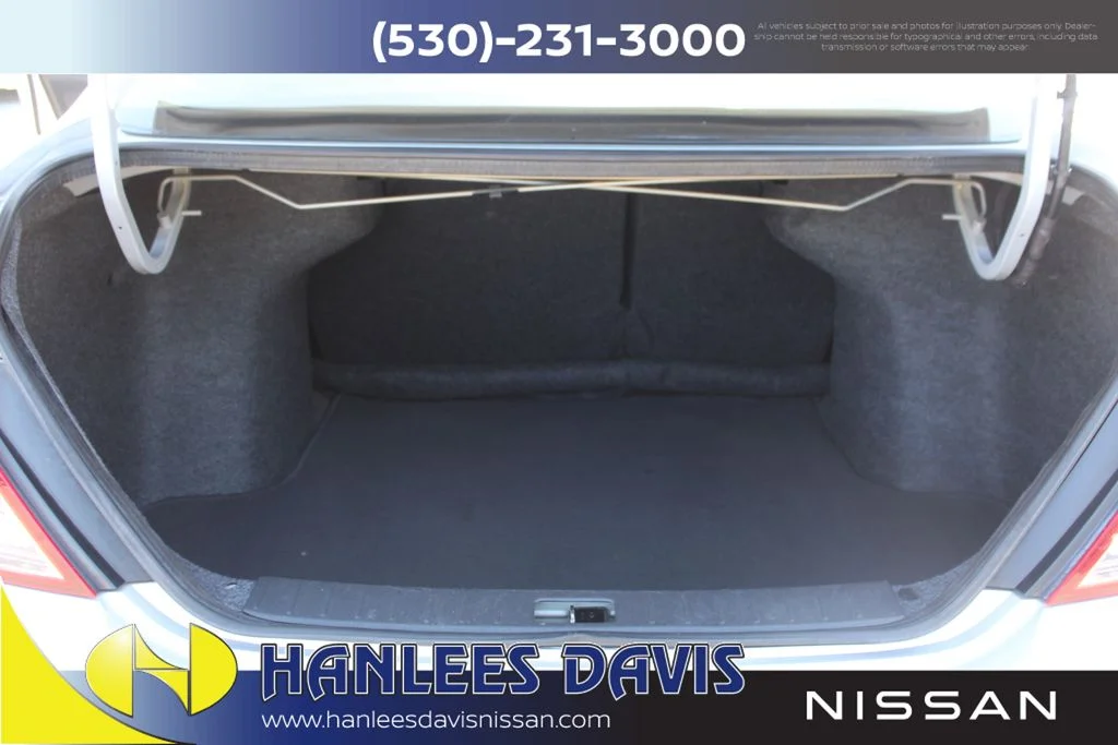 Used 2019 Silver Nissan 1.6 SV image 10