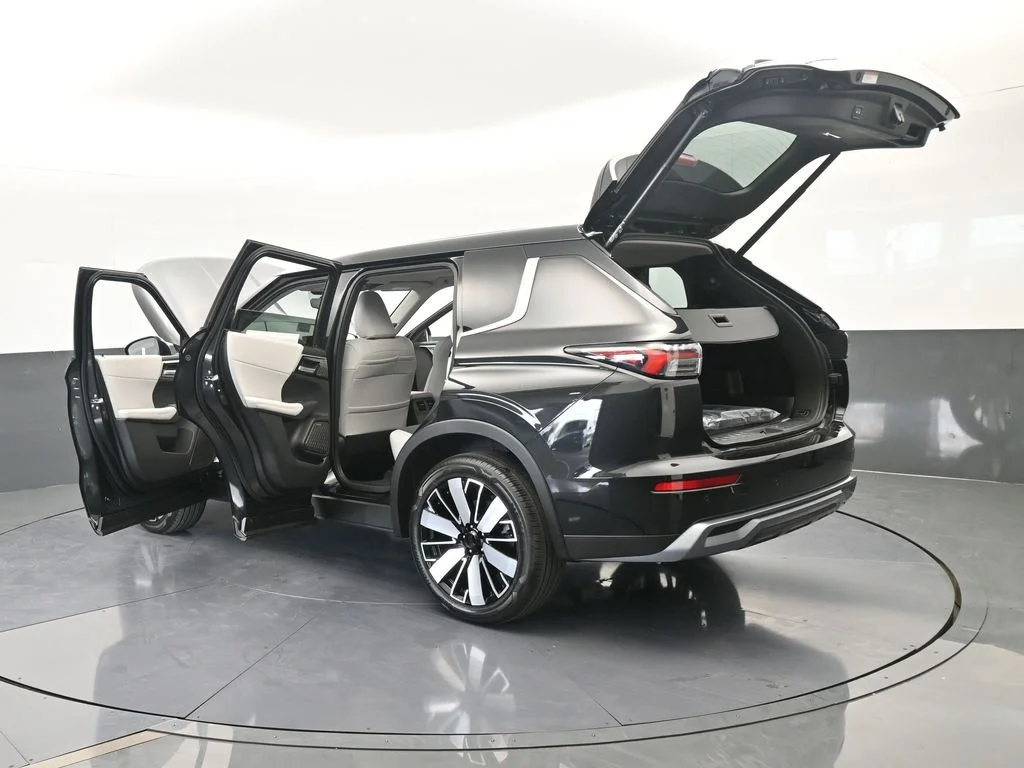 New 2026 Black Diamond Mitsubishi SE image 80