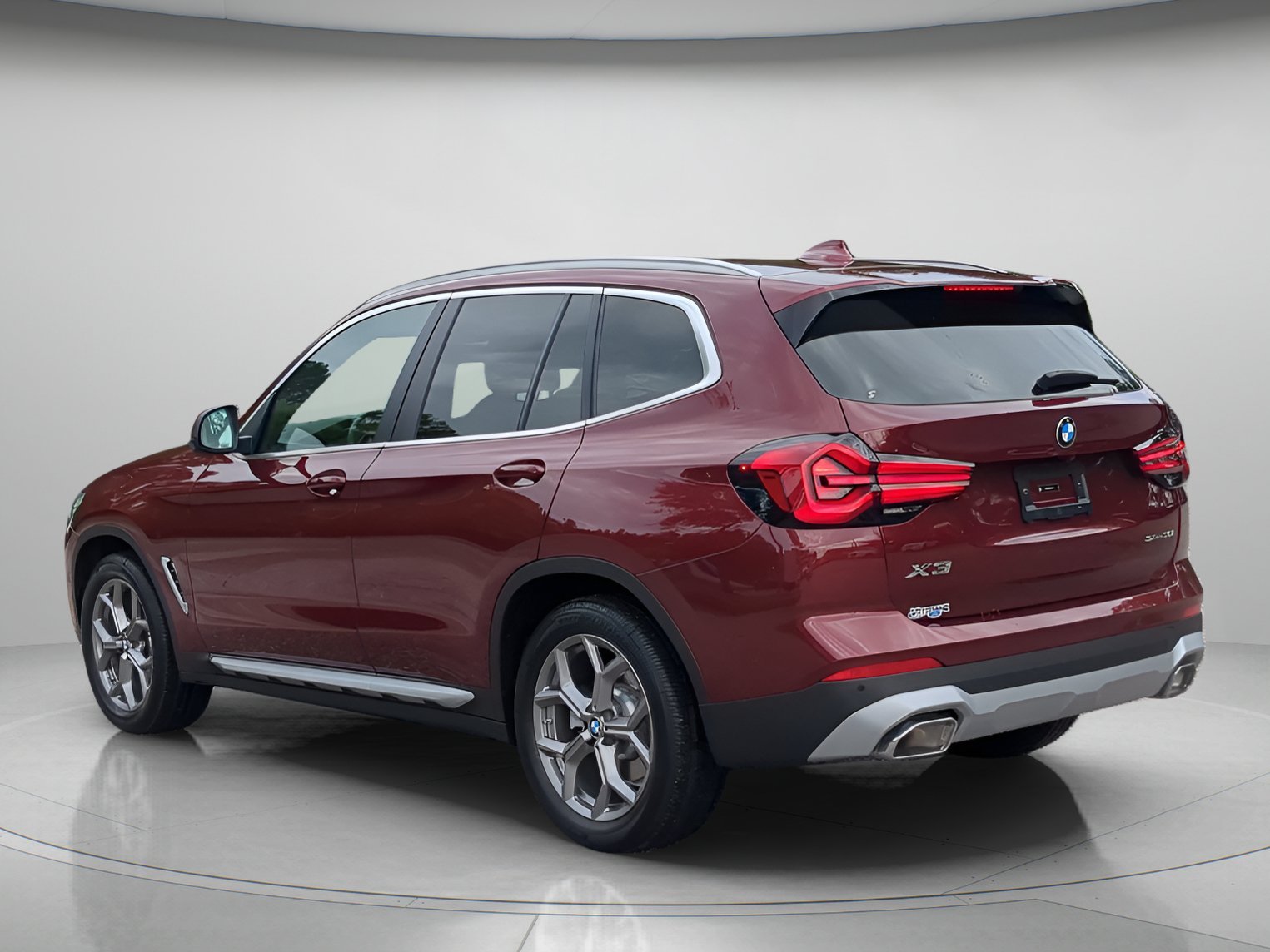 Used 2024 Aventurin Red Metallic BMW sDrive30i image 41