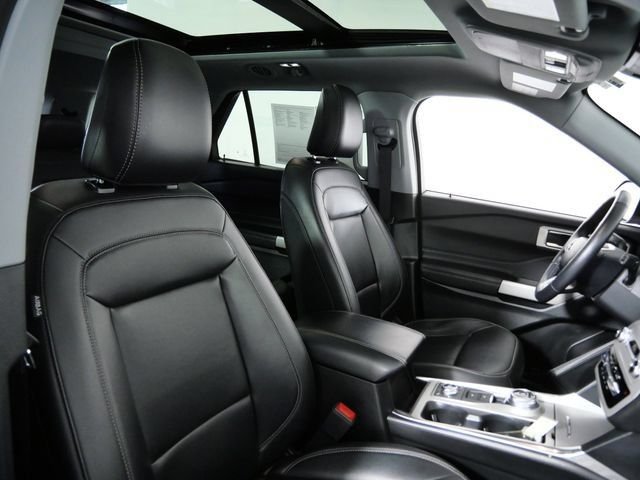 Used 2024 Silver Ford XLT image 11