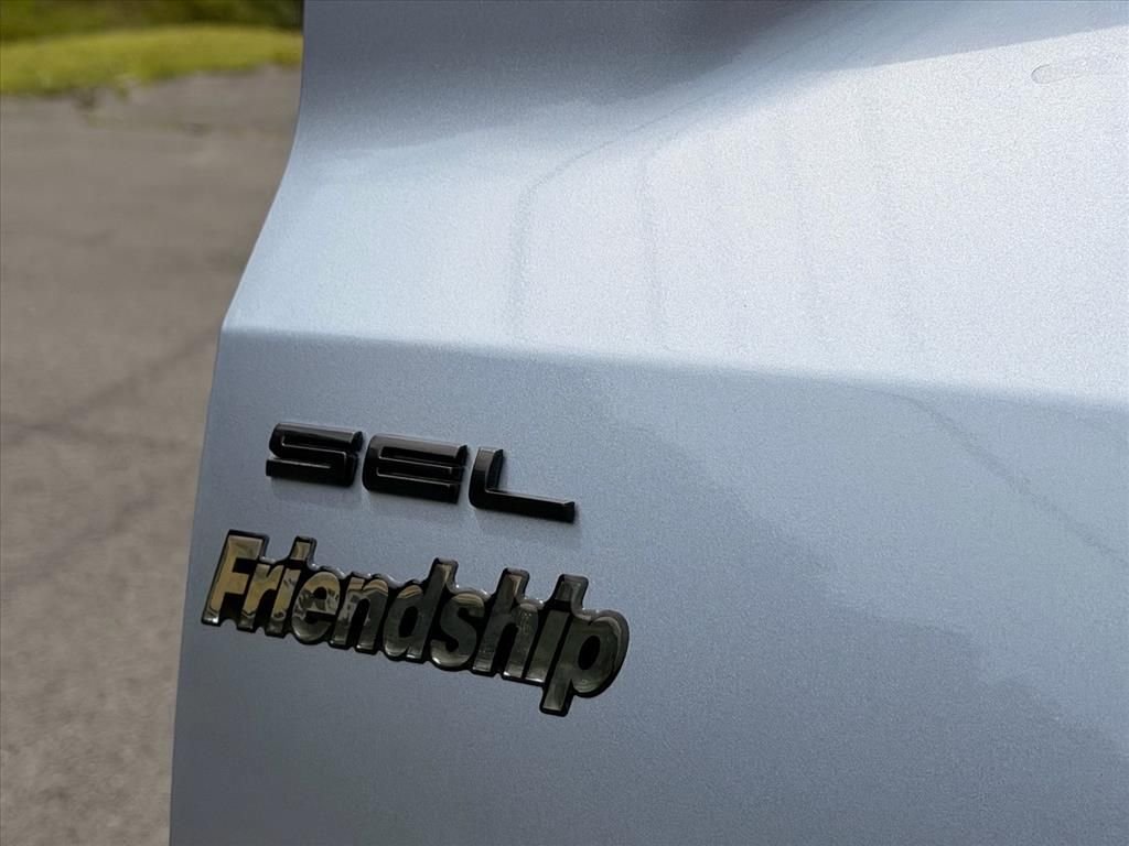 Used 2022 Blue Ford SEL image 30