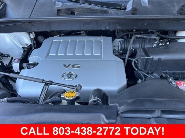 Used 2010 White Toyota Limited image 37