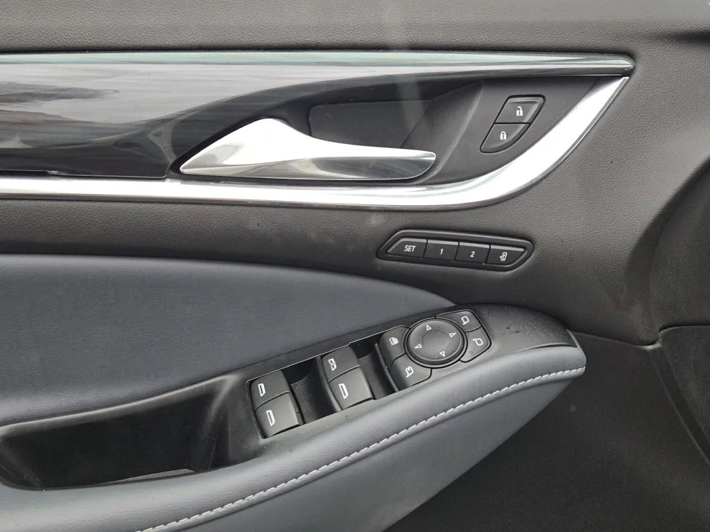 Used 2023 White Buick Premium Group image 21