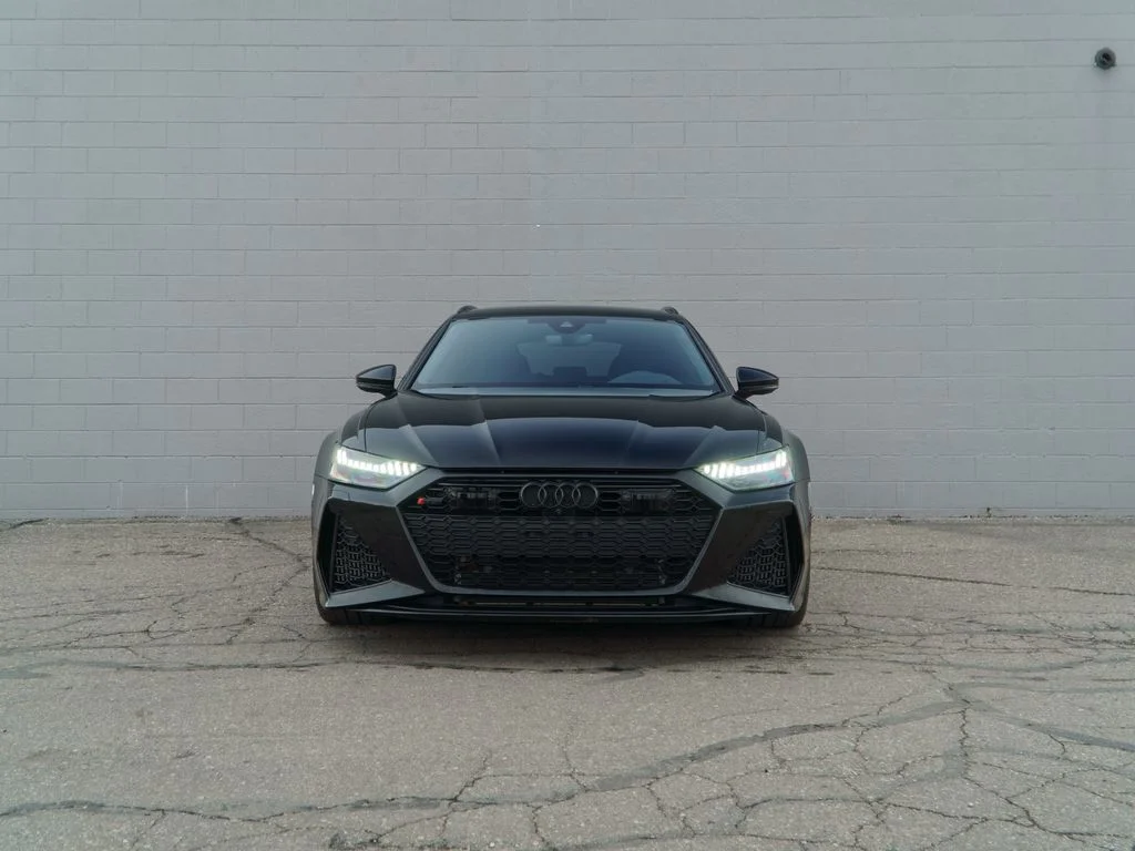 Used 2025  Audi 4.0T image 10