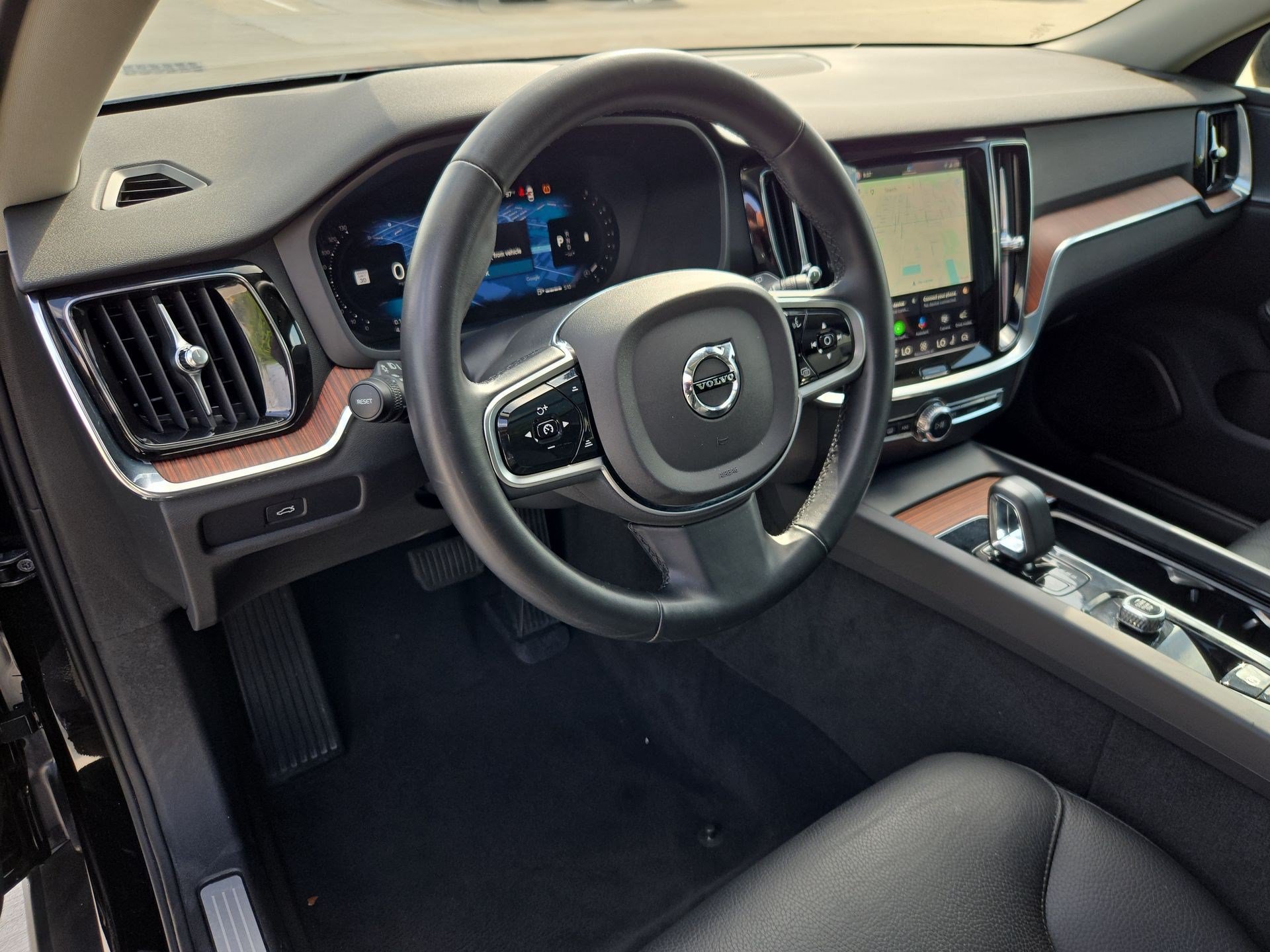 2025 Volvo V60 Cross Country 7