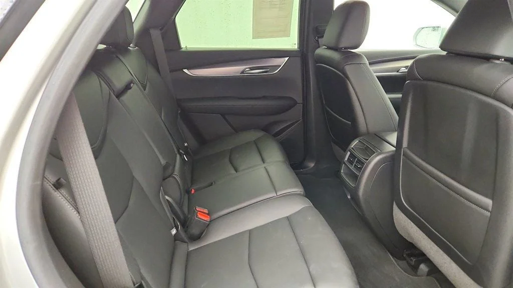 Used 2020 Radiant Silver Metallic Cadillac FWD 4dr Luxury image 20