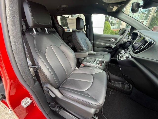 New 2027 Red Hot Pearl-Coat Exterior Paint Chrysler Select image 28