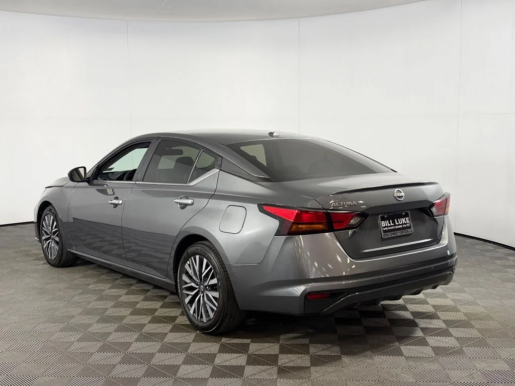 2025 Nissan Altima SV - Photo 9