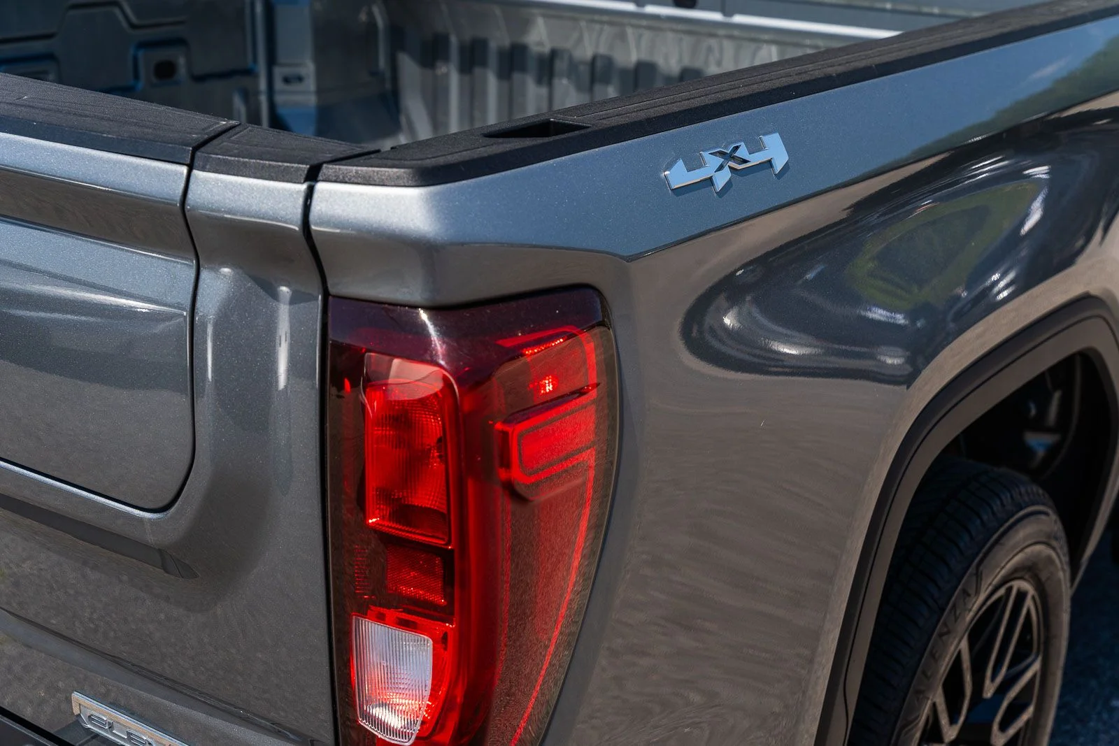 Used 2023 Silver GMC Elevation image 17