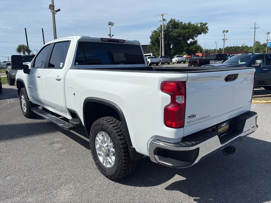 Used 2025 Summit White Chevrolet  image 6