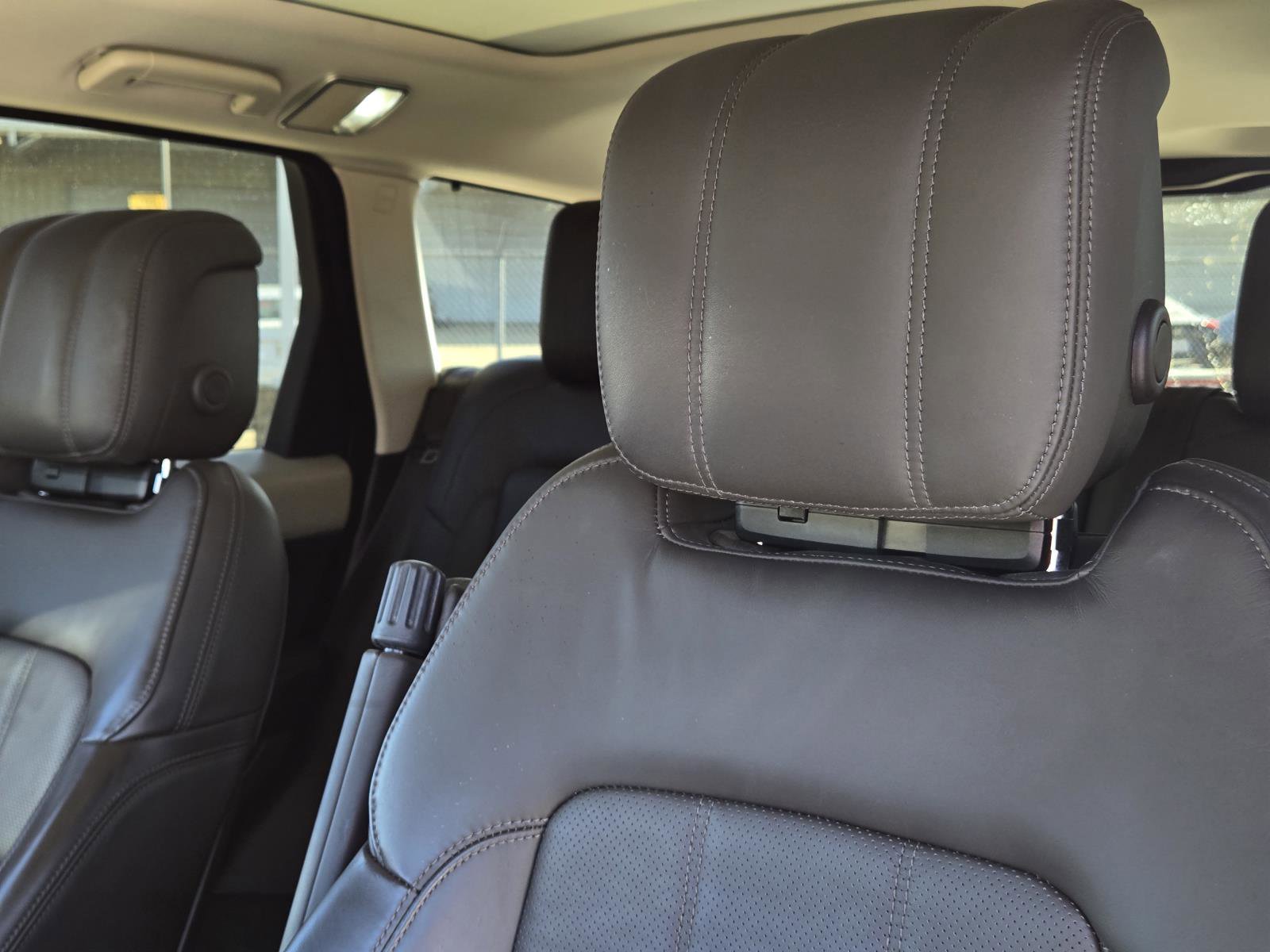 Used 2019 Fuji White Land Rover Dynamic image 26