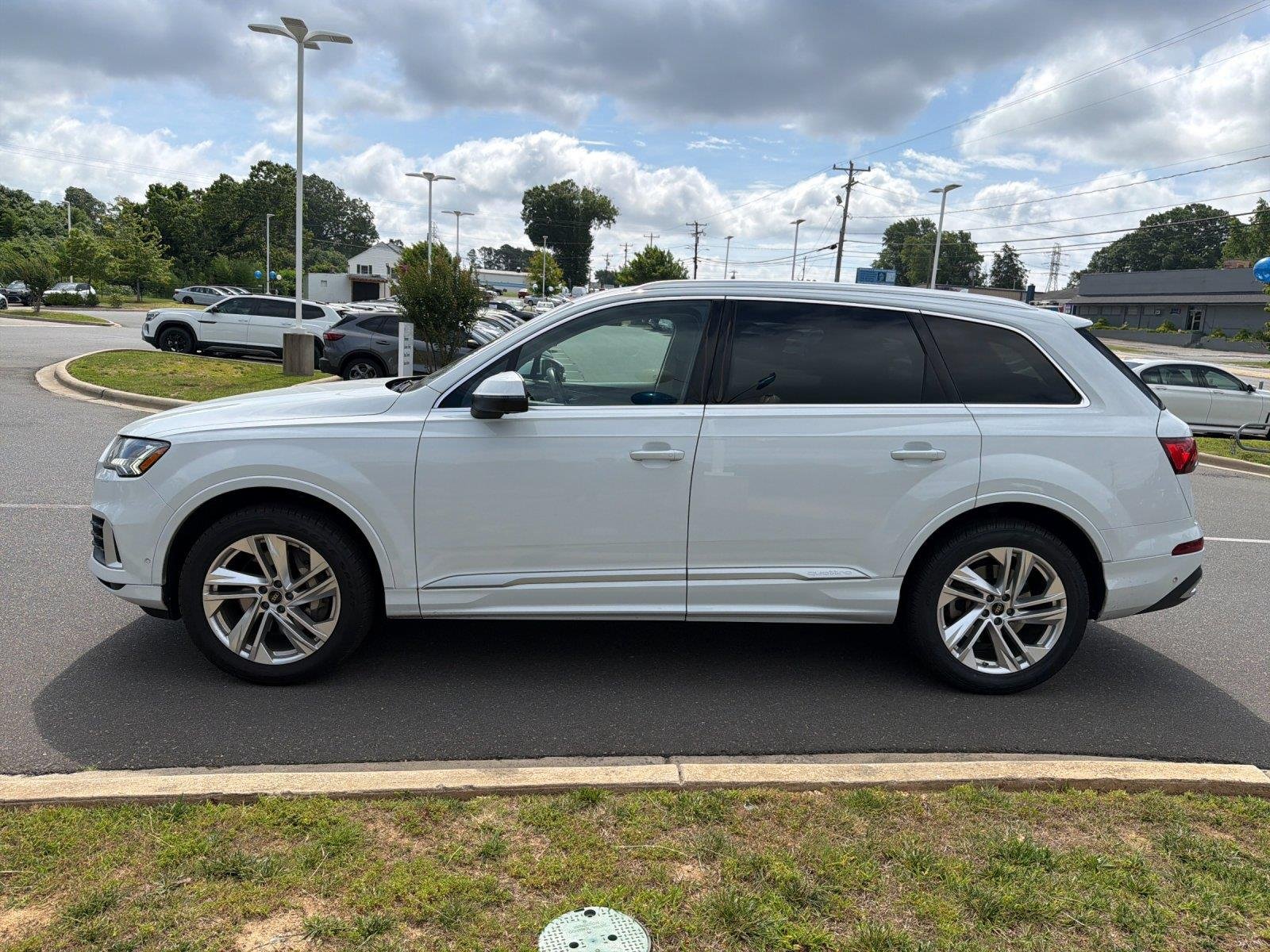 Used 2024  Audi Premium Plus image 2