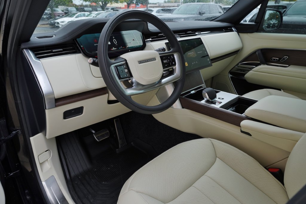 New 2026 Santorini Black Land Rover SE image 12
