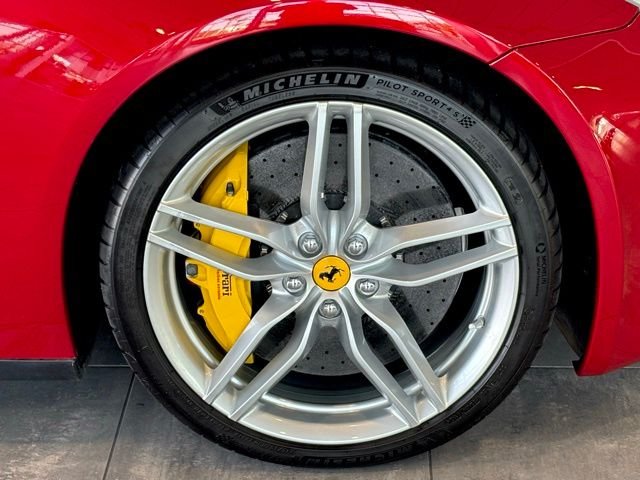 Used 2012 Red Ferrari Base image 5