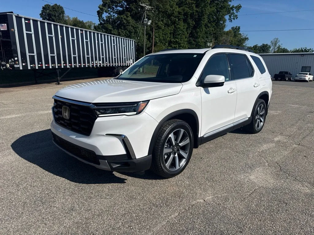 Used 2023  Honda Touring image 1