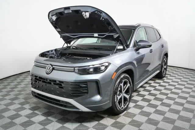 New 2026 Platinum Gray Metallic Volkswagen SE image 31