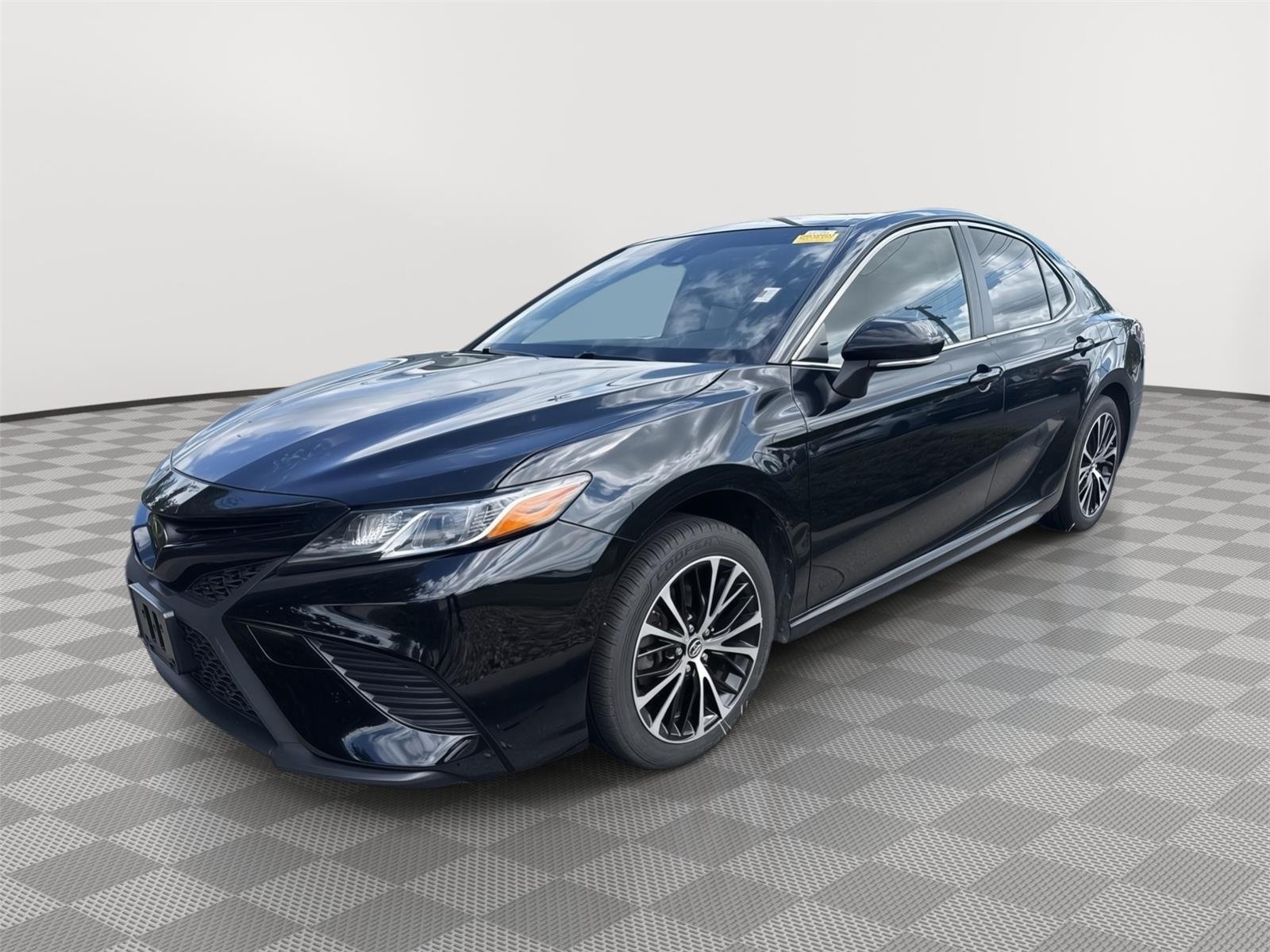 Used 2018 Midnight Black Metallic Toyota SE image 4