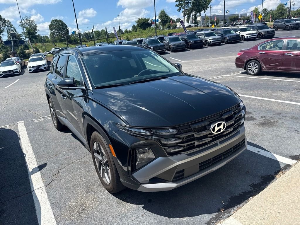 Used 2025 Black Hyundai SEL Convenience image 3
