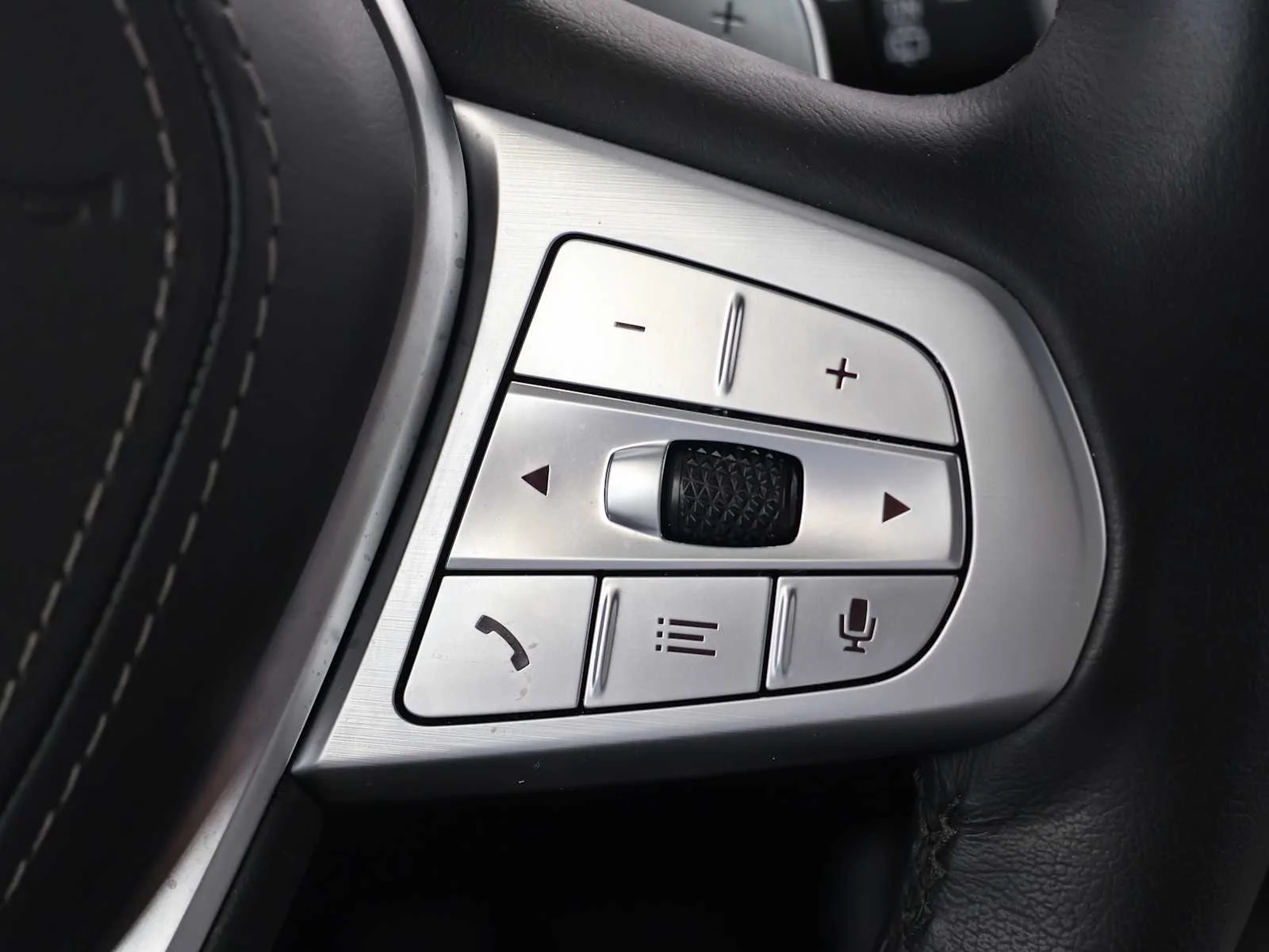 Certified Used 2026 Sparkling Copper Metallic BMW xDrive40i image 24