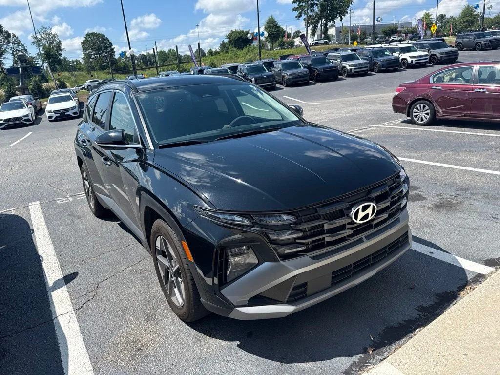 Used 2025 Black Hyundai SEL Convenience image 3