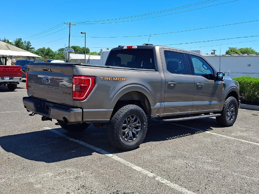 Used 2022  Ford XL image 12