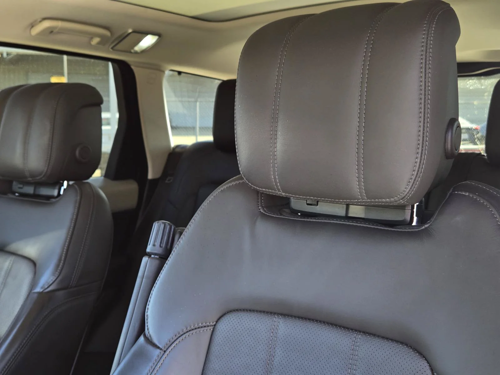 Used 2019 Fuji White Land Rover Dynamic image 26