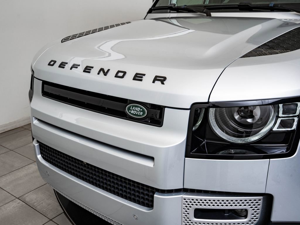 Used 2024 Hakuba Silver Metallic Land Rover S image 16