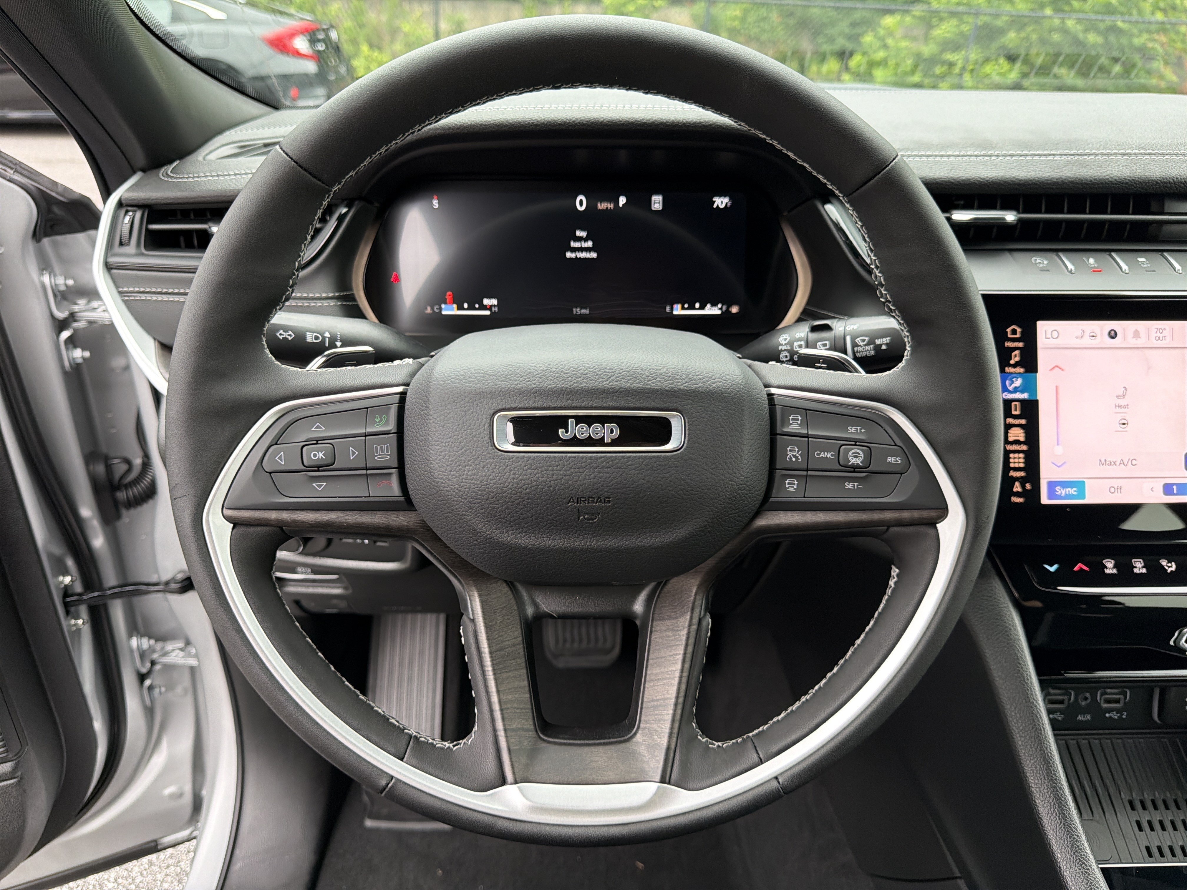 New 2026 Silver Zynith Exterior Paint Jeep Altitude image 29