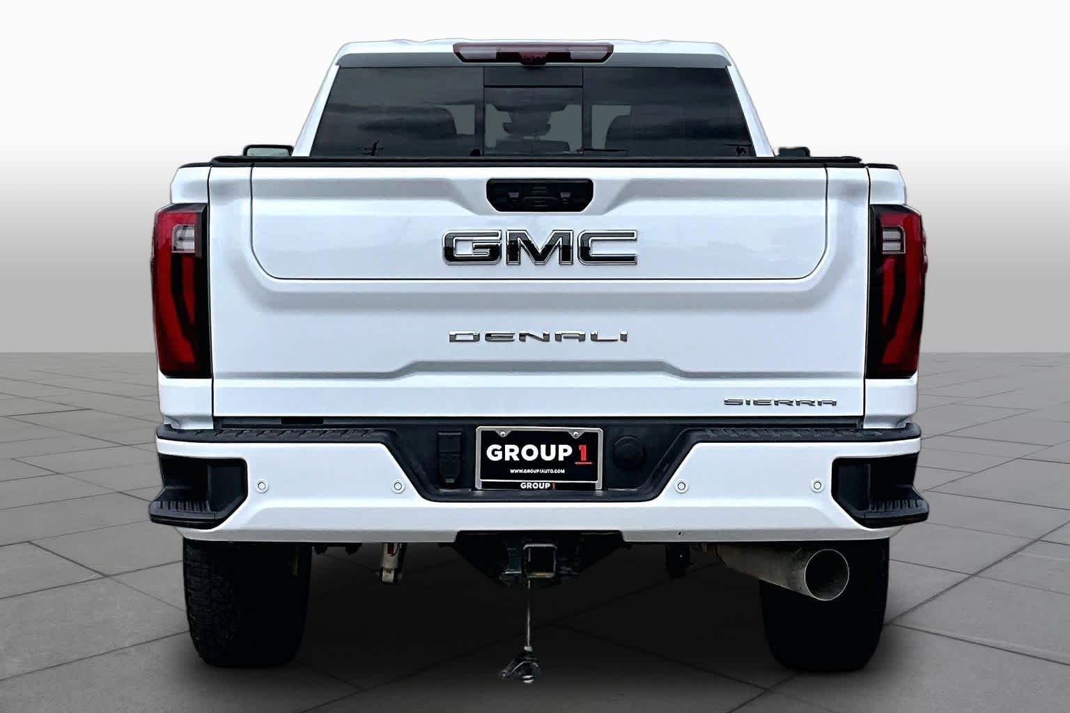 Used 2026 Glacier White Tricoat GMC Denali Ultimate image 5