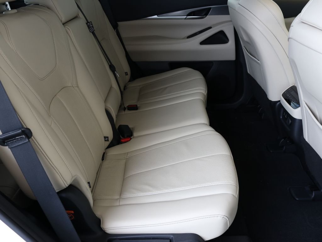 Certified Used 2023 White INFINITI LUXE image 43