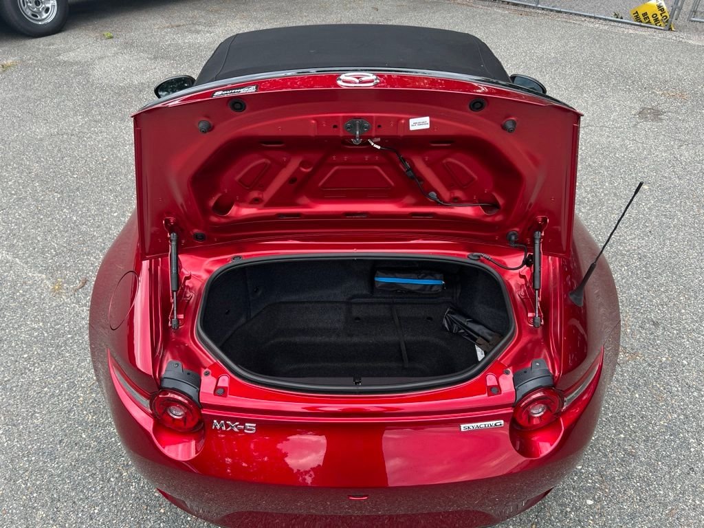 Used 2025 Red Mazda Club image 26