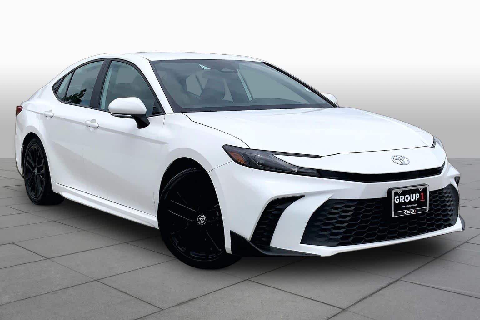 Used 2025 Ice Cap Toyota SE image 3