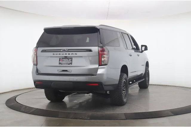 Used 2024 Silver Chevrolet Z71 image 7