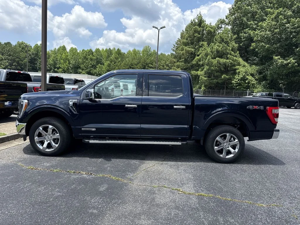 Used 2023 Blue Ford Lariat image 4