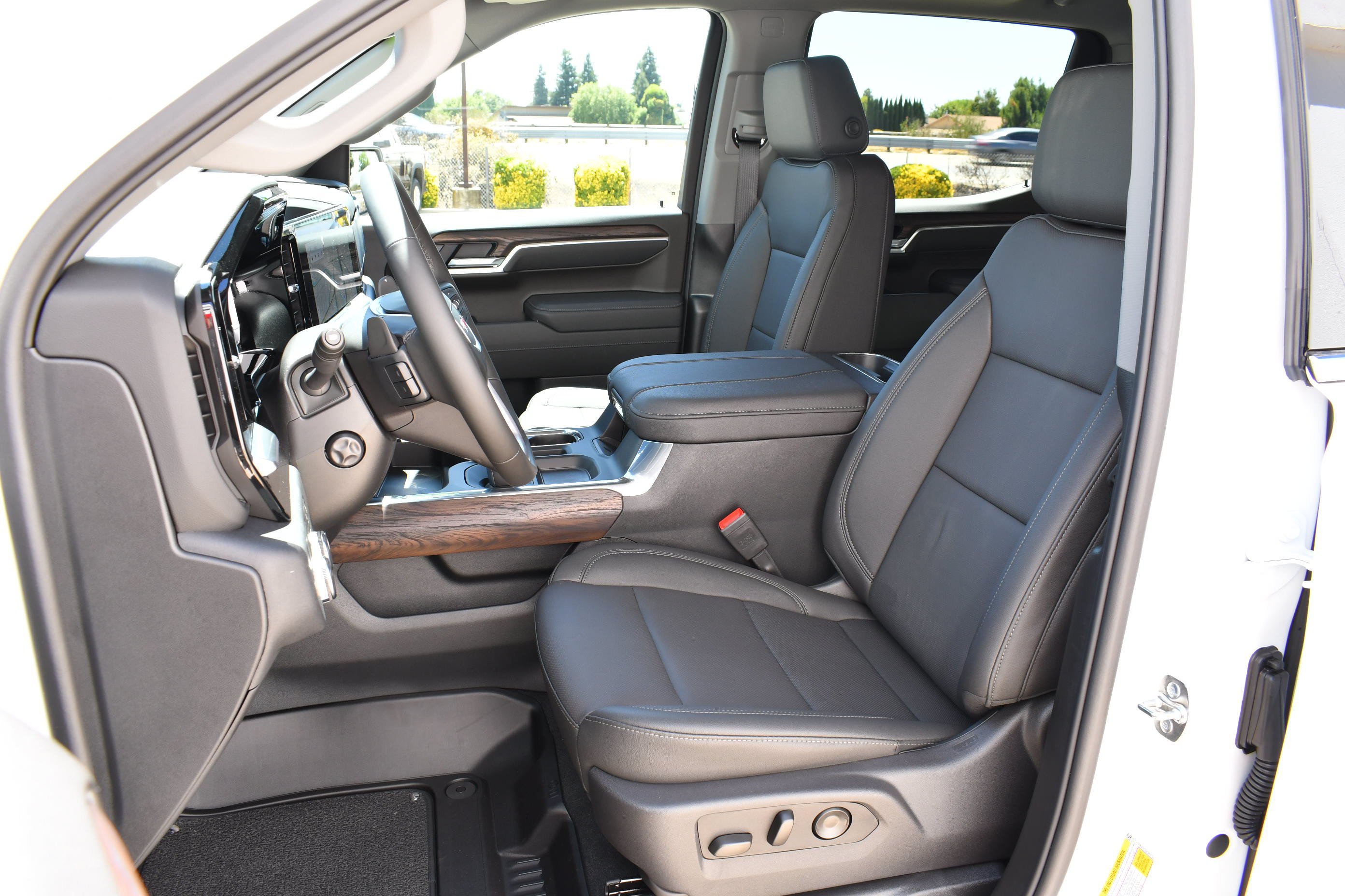 2026 GMC Sierra 1500 SLT - Photo 27