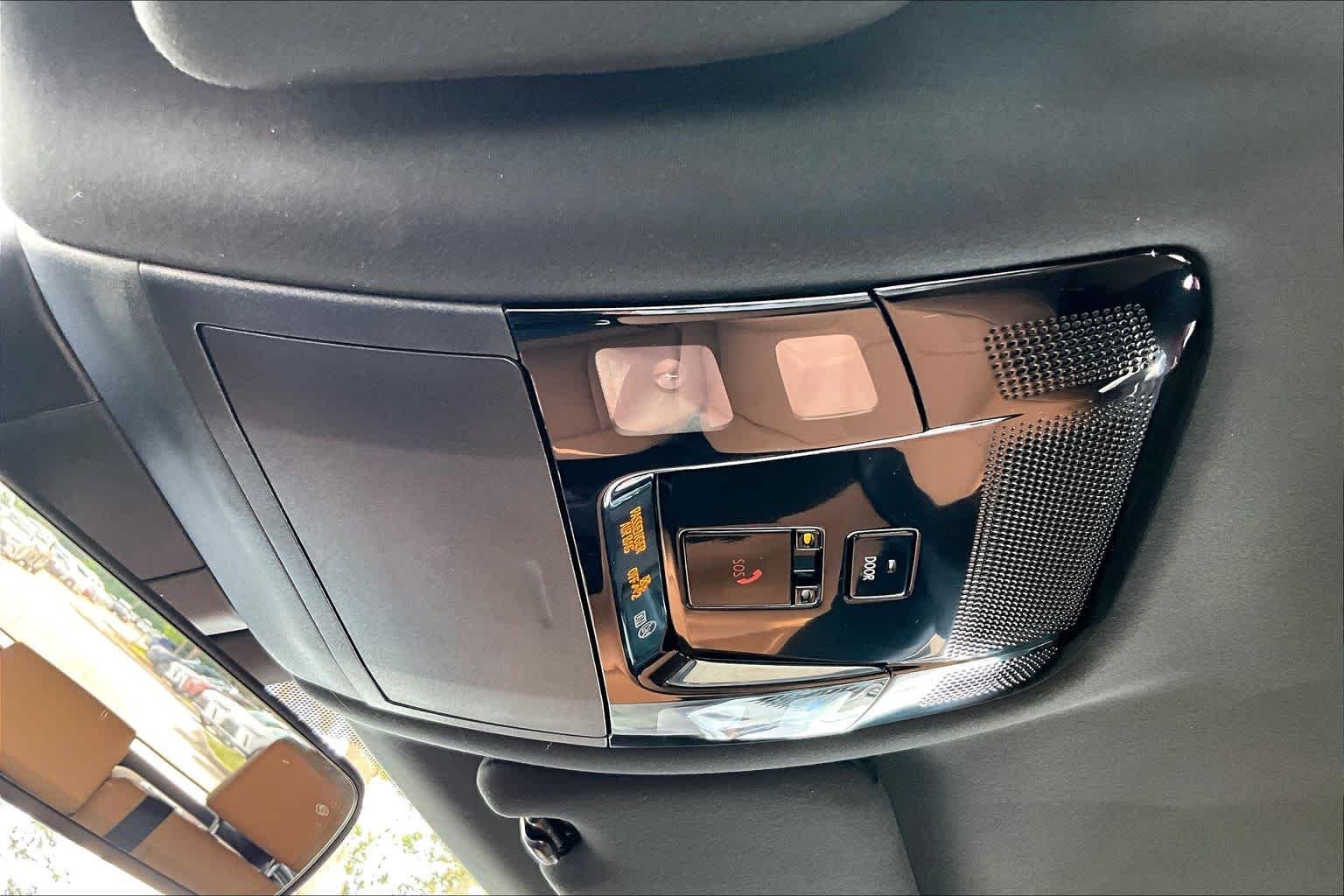 Certified Used 2025 CAVIAR Lexus  image 32