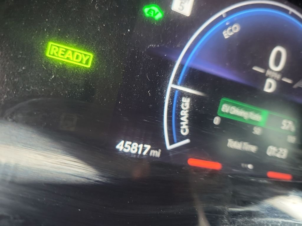 Used 2025  Toyota LE image 34