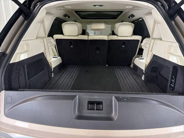 Used 2024 Batumi Gold Premium Metallic Land Rover Autobiography image 22