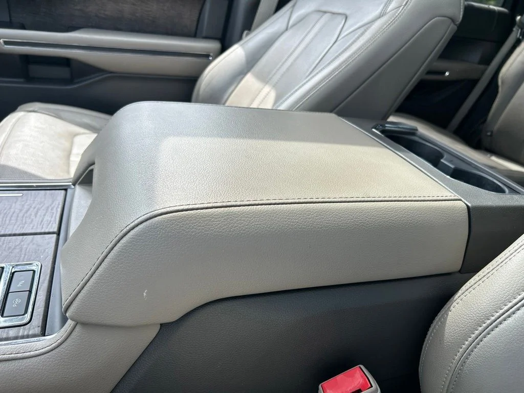 Used 2019 White Platinum Clearcoat Metallic Ford Limited image 36