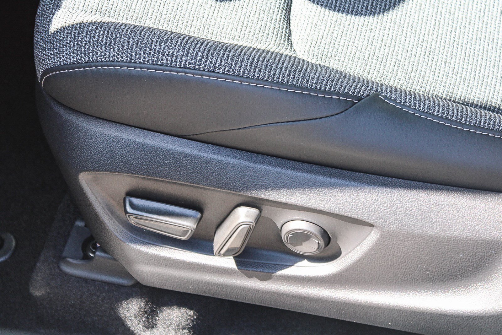 New 2026 Wind Chill Pearl <sup>1</sup> Toyota  XLE image 24